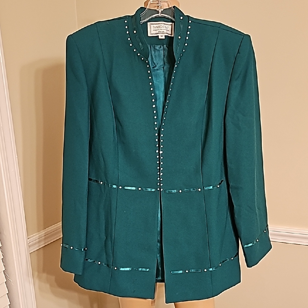 Elegant Green Two Skirt With Rhinestone Embellishment